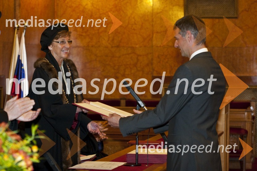 Prof. dr. Andreja Kocijančič, rektorica Univerze v Ljubljani in dr. Milan Jelovčan, Ekonomska fakulteta Univerze v LjubljaniPromocija doktorjev znanosti Univerze v Ljubljani, 19. maj 2009