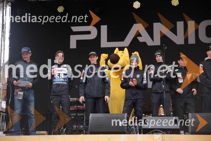  Mitja Šeško, moderator prireditev ;  Timi Zajc, smučarski skakalec;  Peter  Prevc, smučarski skakalec;  Domen Prevc, smučarski skakalec;  Lovro Kos, smučarski skakalec;  Anže Lanišek, smučarski skakalecPlanica 2024, četrtek