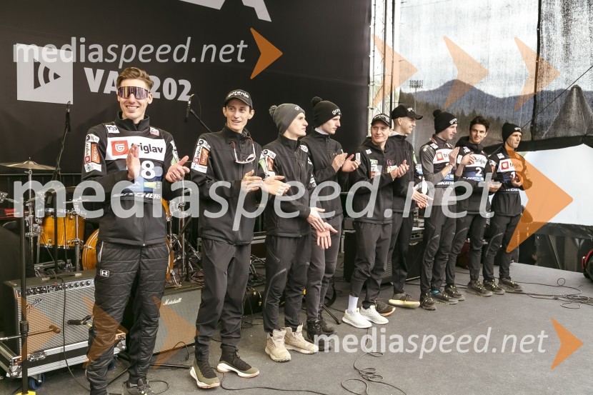  Timi Zajc, smučarski skakalec;  Peter  Prevc, smučarski skakalec;  Domen Prevc, smučarski skakalec;  Lovro Kos, smučarski skakalec;  Anže Lanišek, smučarski skakalec;  Žak Mogel, smučarski skakalec;  Žiga  Jelar, smučarski skakalec;  Maksim Bartolj, smučarski skakalec;  Matija Vidic, smučarski skakalecPlanica 2024, četrtek