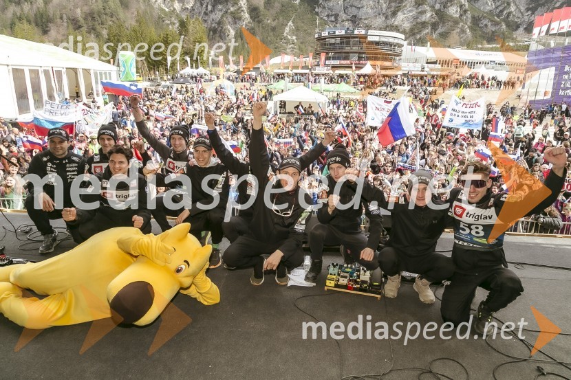  Robert Hrgota, trener slovenske skakalne reprezentance;  Matija Vidic, smučarski skakalec;  Maksim Bartolj, smučarski skakalec;  Žiga Jelar, smučarski skakalec;  Žak Mogel, smučarski skakalec;  Peter  Prevc, smučarski skakalec;  Lovro Kos, smučarski skakalec;  Domen Prevc, smučarski skakalec;  Timi Zajc, smučarski skakalecPlanica 2024, četrtek