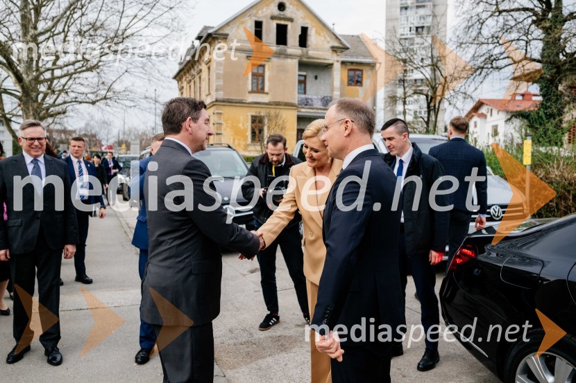 dr. Aleš Musar, lastnik Ruske dače;  Agata  Kornhauser-Duda;  Andrzej Duda, predsednik Republike PoljskeV Kranju postavili doprsni kip Prešernovega poljskega sodobnika