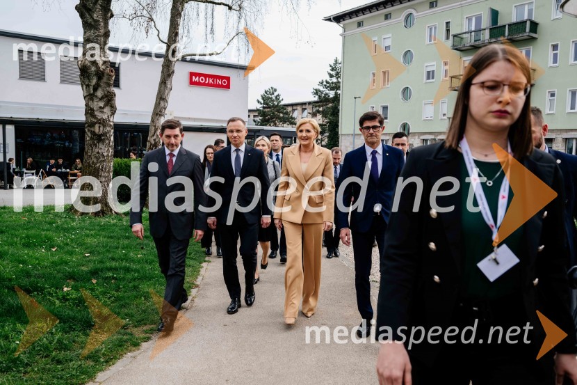 dr. Aleš Musar, lastnik Ruske dače;  Andrzej Duda, predsednik Republike Poljske;  Agata  Kornhauser-Duda;  Matjaž Rakovec, župan Mestne občine KranjV Kranju postavili doprsni kip Prešernovega poljskega sodobnika