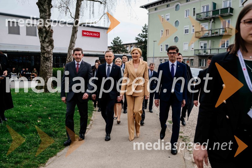dr. Aleš Musar, lastnik Ruske dače;  Andrzej Duda, predsednik Republike Poljske;  Agata  Kornhauser-Duda;  Matjaž Rakovec, župan Mestne občine KranjV Kranju postavili doprsni kip Prešernovega poljskega sodobnika