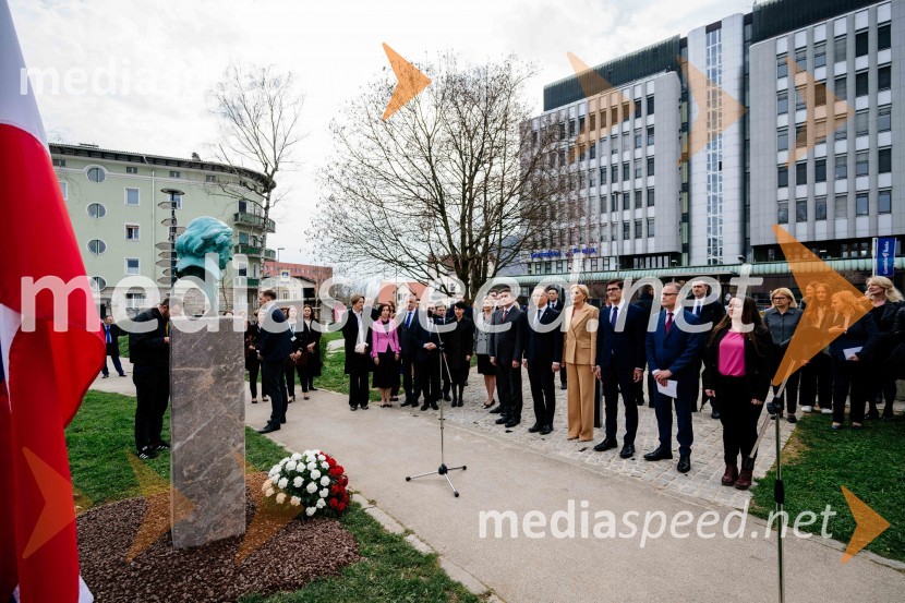 V Kranju postavili doprsni kip Prešernovega poljskega sodobnika