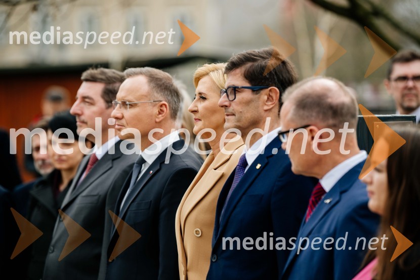 dr. Aleš Musar, lastnik Ruske dače;  Andrzej Duda, predsednik Republike Poljske;  Agata  Kornhauser-Duda;  Matjaž Rakovec, župan Mestne občine KranjV Kranju postavili doprsni kip Prešernovega poljskega sodobnika