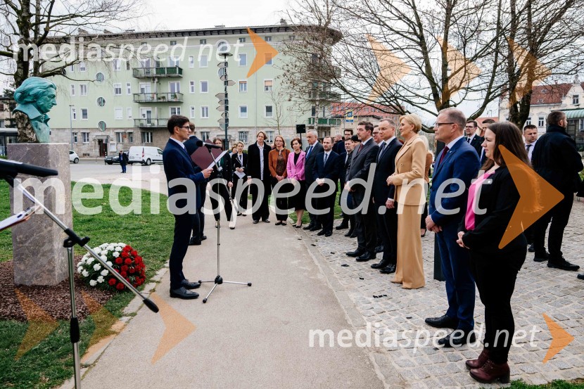  Matjaž Rakovec, župan Mestne občine KranjV Kranju postavili doprsni kip Prešernovega poljskega sodobnika