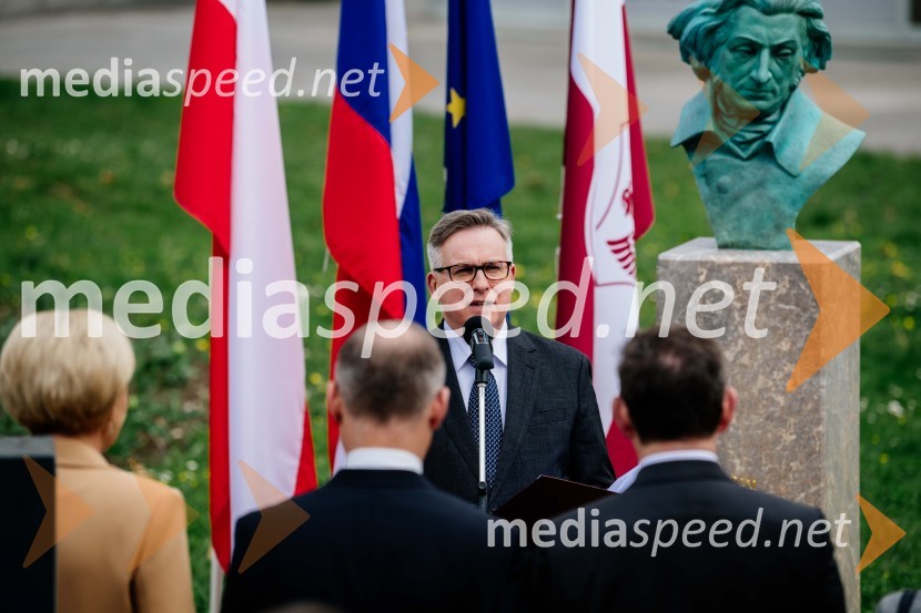  Krzysztof Olendzki, poljski veleposlanikV Kranju postavili doprsni kip Prešernovega poljskega sodobnika