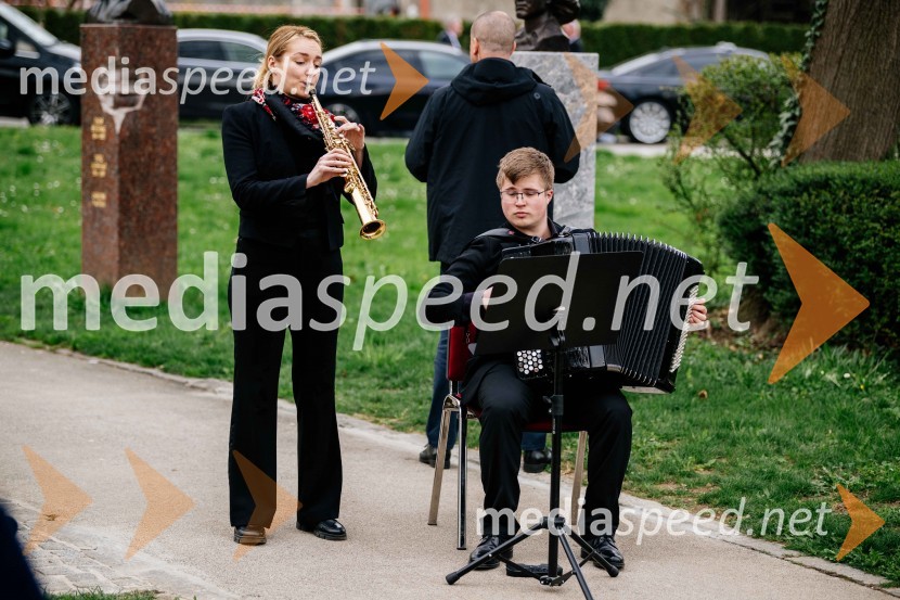  Weronika Partyka, glasbenica;  Daniel Šimek , glasbenikV Kranju postavili doprsni kip Prešernovega poljskega sodobnika
