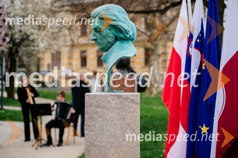 V Kranju postavili doprsni kip Prešernovega poljskega sodobnika