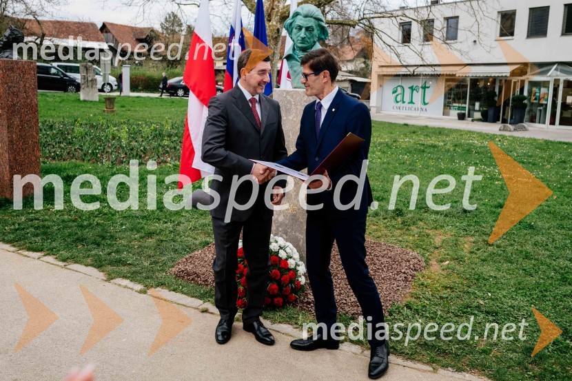 dr. Aleš Musar, lastnik Ruske dače;  Matjaž Rakovec, župan Mestne občine KranjV Kranju postavili doprsni kip Prešernovega poljskega sodobnika