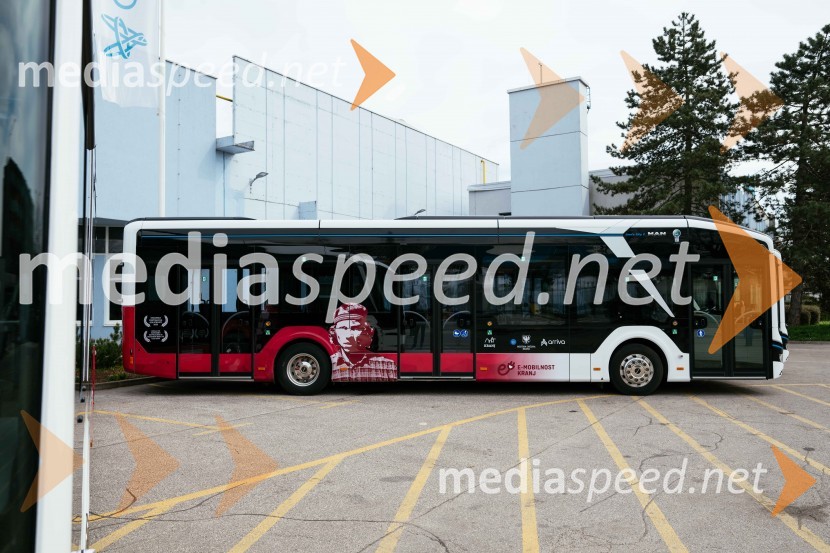 Na kranjskih cestah odslej osem električnih avtobusov