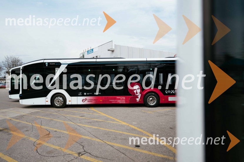 Na kranjskih cestah odslej osem električnih avtobusov