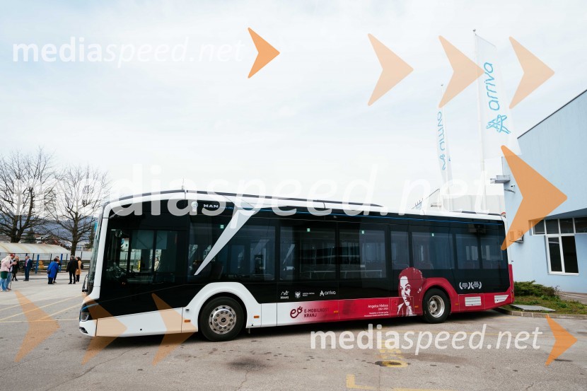 Na kranjskih cestah odslej osem električnih avtobusov