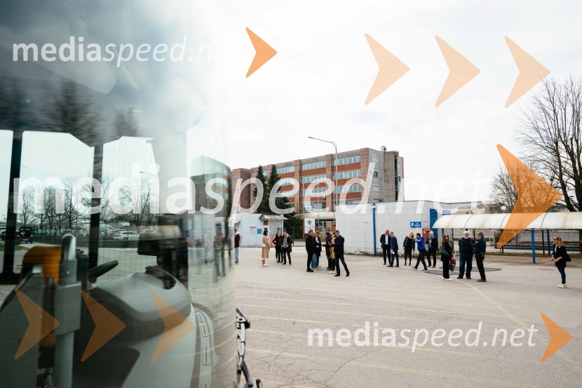 Na kranjskih cestah odslej osem električnih avtobusov