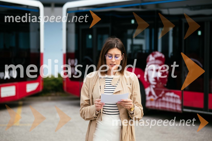  Petra Jošt Tršan, stiki z javnostjo, MOKNa kranjskih cestah odslej osem električnih avtobusov