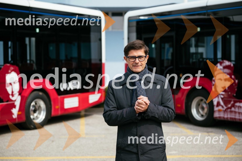  Matjaž Rakovec, župan Mestne občine KranjNa kranjskih cestah odslej osem električnih avtobusov