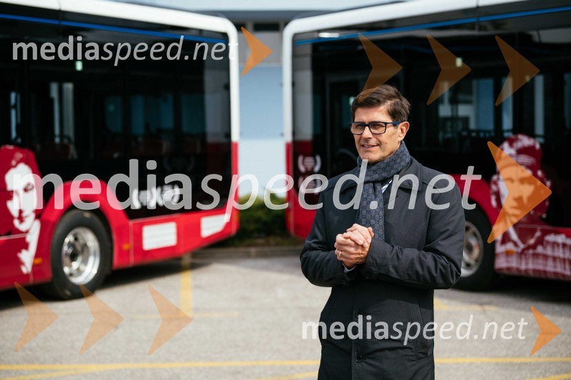  Matjaž Rakovec, župan Mestne občine KranjNa kranjskih cestah odslej osem električnih avtobusov