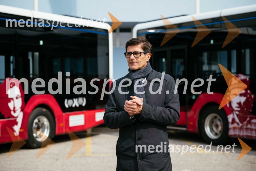  Matjaž Rakovec, župan Mestne občine KranjNa kranjskih cestah odslej osem električnih avtobusov