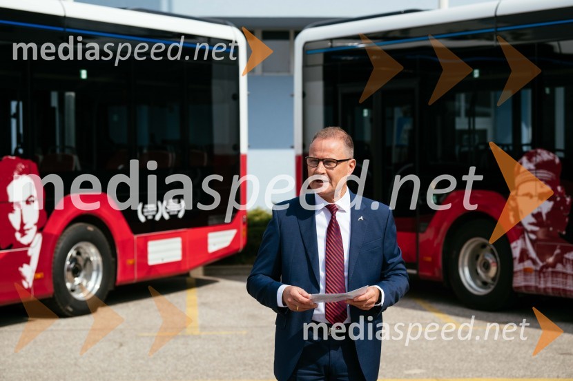  Jan Löwhagen, direktor, MAN Truck & Bus Slovenija, d. o. oNa kranjskih cestah odslej osem električnih avtobusov