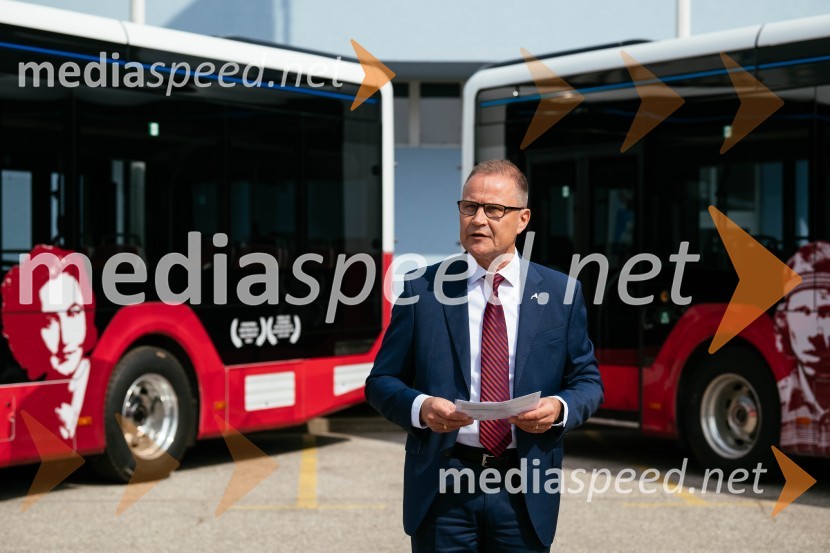  Jan Löwhagen, direktor, MAN Truck & Bus Slovenija, d. o. oNa kranjskih cestah odslej osem električnih avtobusov