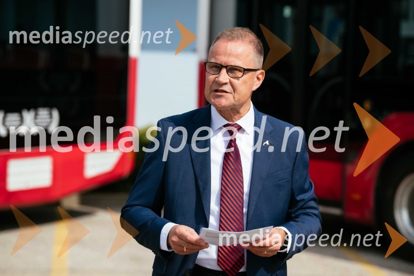  Jan Löwhagen, direktor, MAN Truck & Bus Slovenija, d. o. oNa kranjskih cestah odslej osem električnih avtobusov