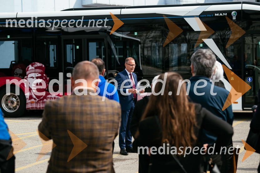  Jan Löwhagen, direktor, MAN Truck & Bus Slovenija, d. o. oNa kranjskih cestah odslej osem električnih avtobusov
