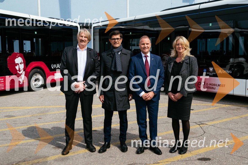  Bo Erik Stig Karlsson, Arriva;  Matjaž Rakovec, župan Mestne občine Kranj;  Jan Löwhagen, direktor, MAN Truck & Bus Slovenija, d. o. o;  ... Na kranjskih cestah odslej osem električnih avtobusov