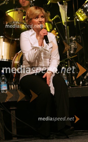 Sanja Doležal, pevka skupine Novi FosiliNovi Fosili, koncert v Dvorani Tabor