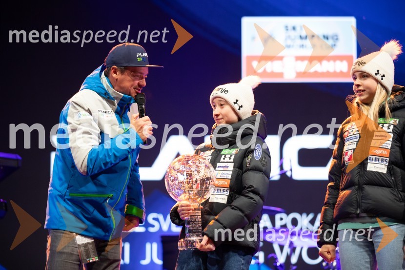  Mitja Šeško, moderator prireditev ;  Nika  Prevc, smučarska skakalkaPlanica 2024, petkov večerni program Miran Rudan inDESIGN