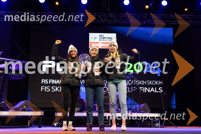  Katra Komar, smučarska skakalka;  Nika  Prevc, smučarska skakalka;  Taja Bodlaj, smučarska skakalkaPlanica 2024, petkov večerni program Miran Rudan inDESIGN