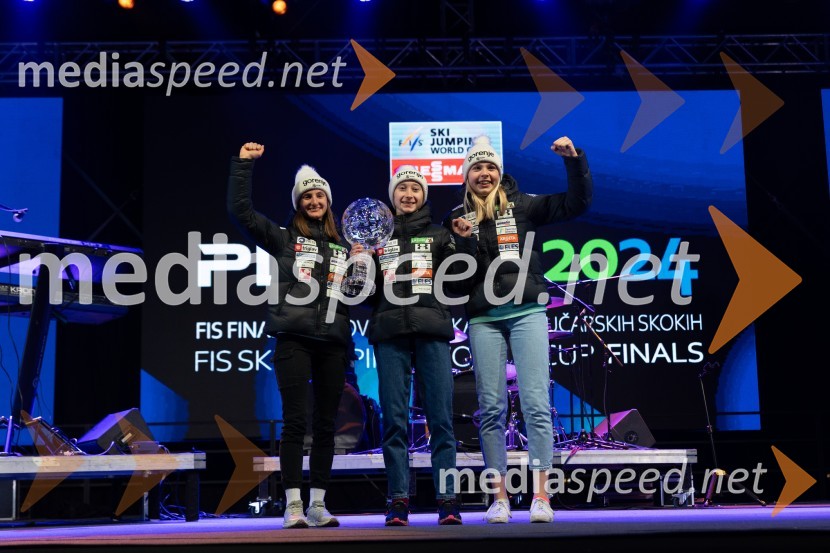  Katra Komar, smučarska skakalka;  Nika  Prevc, smučarska skakalka;  Taja Bodlaj, smučarska skakalkaPlanica 2024, petkov večerni program Miran Rudan inDESIGN