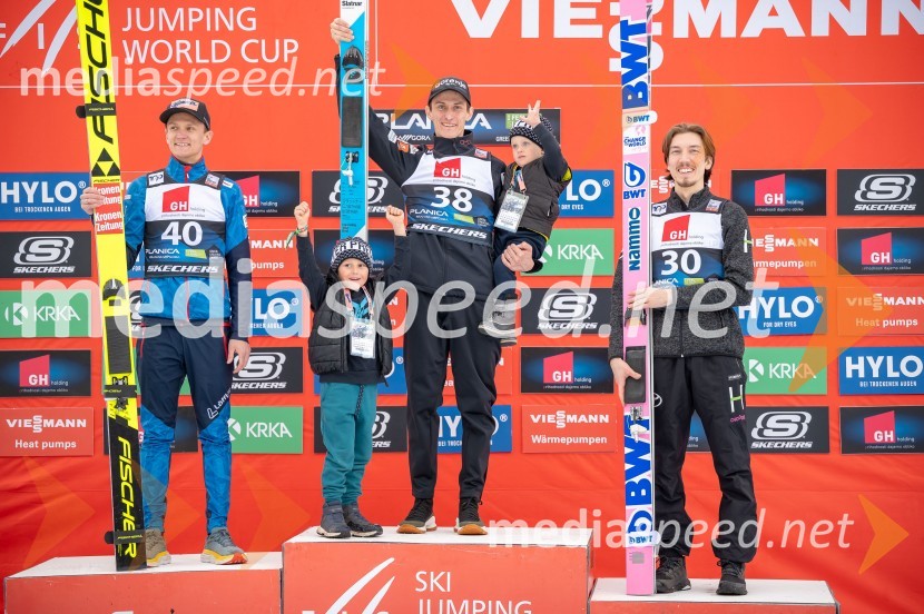  Daniel Huber, smučarski skakalec;  Peter  Prevc, smučarski skakalec;  Johann Andre Forfang, smučarski skakalecPlanica 2024, petek in zmaga Petra Prevca