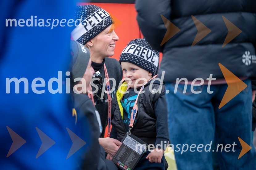  Mina Prevc;  Oskar PrevcPlanica 2024, petek in zmaga Petra Prevca