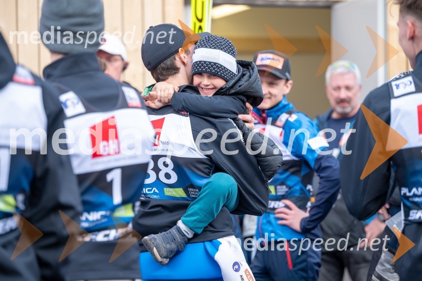  Peter  Prevc, smučarski skakalec;  Ludvik PrevcPlanica 2024, petek in zmaga Petra Prevca