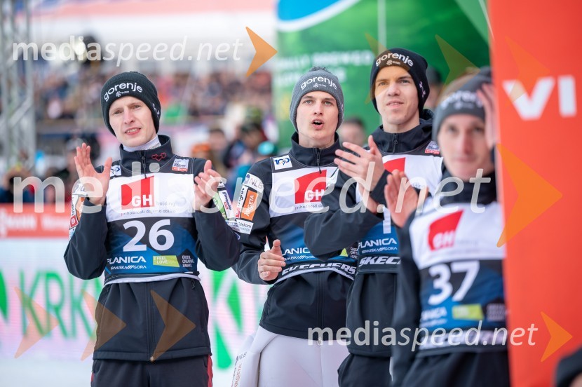  Lovro Kos, smučarski skakalec;  Maksim Bartolj, smučarski skakalec;  Žak Mogel, smučarski skakalecPlanica 2024, petek in zmaga Petra Prevca