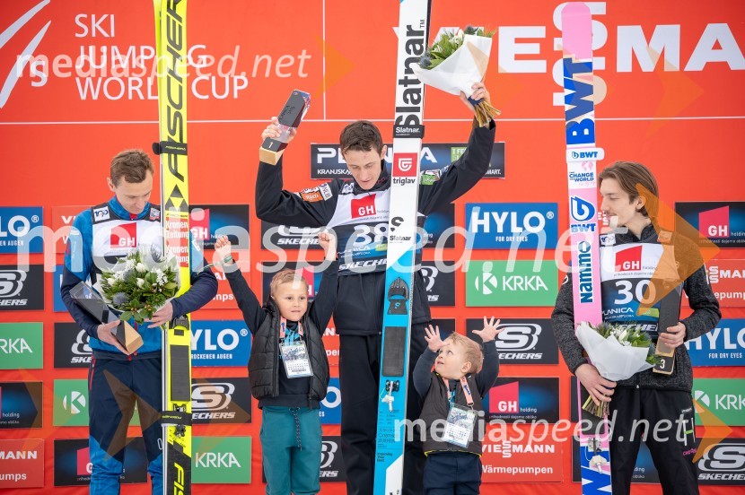  Daniel Huber, smučarski skakalec;  Peter  Prevc, smučarski skakalec;  Johann Andre Forfang, smučarski skakalecPlanica 2024, petek in zmaga Petra Prevca