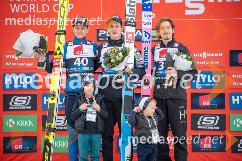  Daniel Huber, smučarski skakalec;  Peter  Prevc, smučarski skakalec;  Johann Andre Forfang, smučarski skakalecPlanica 2024, petek in zmaga Petra Prevca