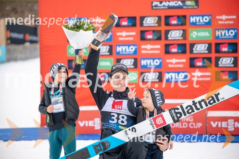  Ludvik Prevc;  Peter  Prevc, smučarski skakalec;  Oskar PrevcPlanica 2024, petek in zmaga Petra Prevca