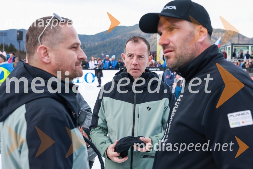  Tomaž Šušteršič, generalni sekretar organizacijskega komiteja Planica;  Enzo Smrekar, predsednik uprave Droge Kolinske in glavni direktor strateškega poslovnega področja v Atlantic Grupi, predsednik SZS, podpredsednik Olimpijskega komiteja Slovenije;  Uroš Zupan, direktor, Smučarska zveza Slovenije Planica 2024, petek in zmaga Petra Prevca