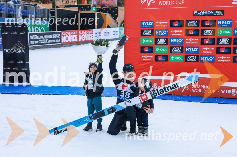  Ludvik Prevc;  Peter  Prevc, smučarski skakalec;  Oskar PrevcPlanica 2024, petek in zmaga Petra Prevca