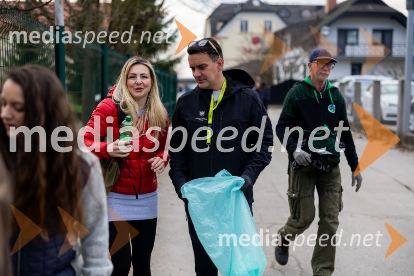  Katja Štruc, vodja kabineta MO Kranj;  ... Čistilna akcija v Kranju