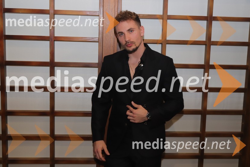  Žan Serčič, glasbenikGala večer z Žanom Serčičem