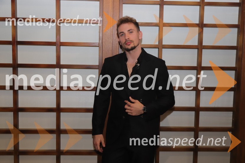  Žan Serčič, glasbenikGala večer z Žanom Serčičem