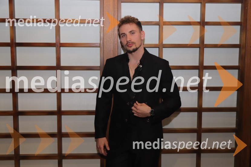  Žan Serčič, glasbenikGala večer z Žanom Serčičem