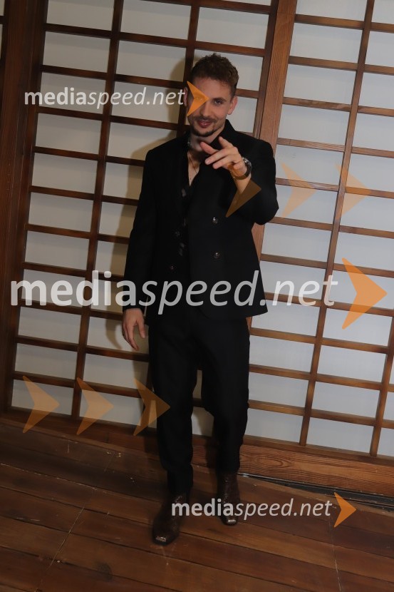  Žan Serčič, glasbenikGala večer z Žanom Serčičem