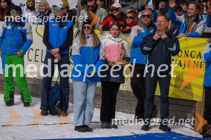  ... ;  ... ;  Enzo Smrekar, predsednik uprave Droge Kolinske in glavni direktor strateškega poslovnega področja v Atlantic Grupi, predsednik SZS, podpredsednik Olimpijskega komiteja SlovenijePlanica 2024, nedelja