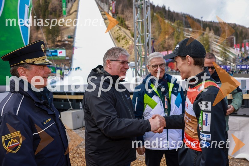 mag. Robert Ferenc, namestnik generalnega direktorja policije;  Boštjan Poklukar, minister za notranje zadeve RS;  Franjo Bobinac, predsednik, Olimpijski komite Slovenije;  Peter  Prevc, smučarski skakalecPlanica 2024, nedelja