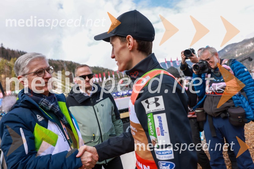  Franjo Bobinac, predsednik, Olimpijski komite Slovenije;  Tomaž Šušteršič, generalni sekretar organizacijskega komiteja Planica;  Peter  Prevc, smučarski skakalecPlanica 2024, nedelja