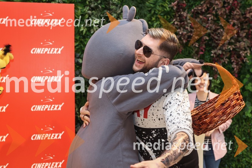  Klemen Bunderla, radijski voditelj, radio AktualPremiera animiranega filma Noetova barka, Cineplexx