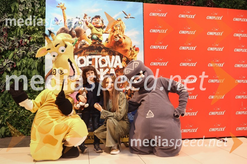  Marlon Kontrec;  Nina Osenar Kontrec, pevka, voditeljica, modelPremiera animiranega filma Noetova barka, Cineplexx